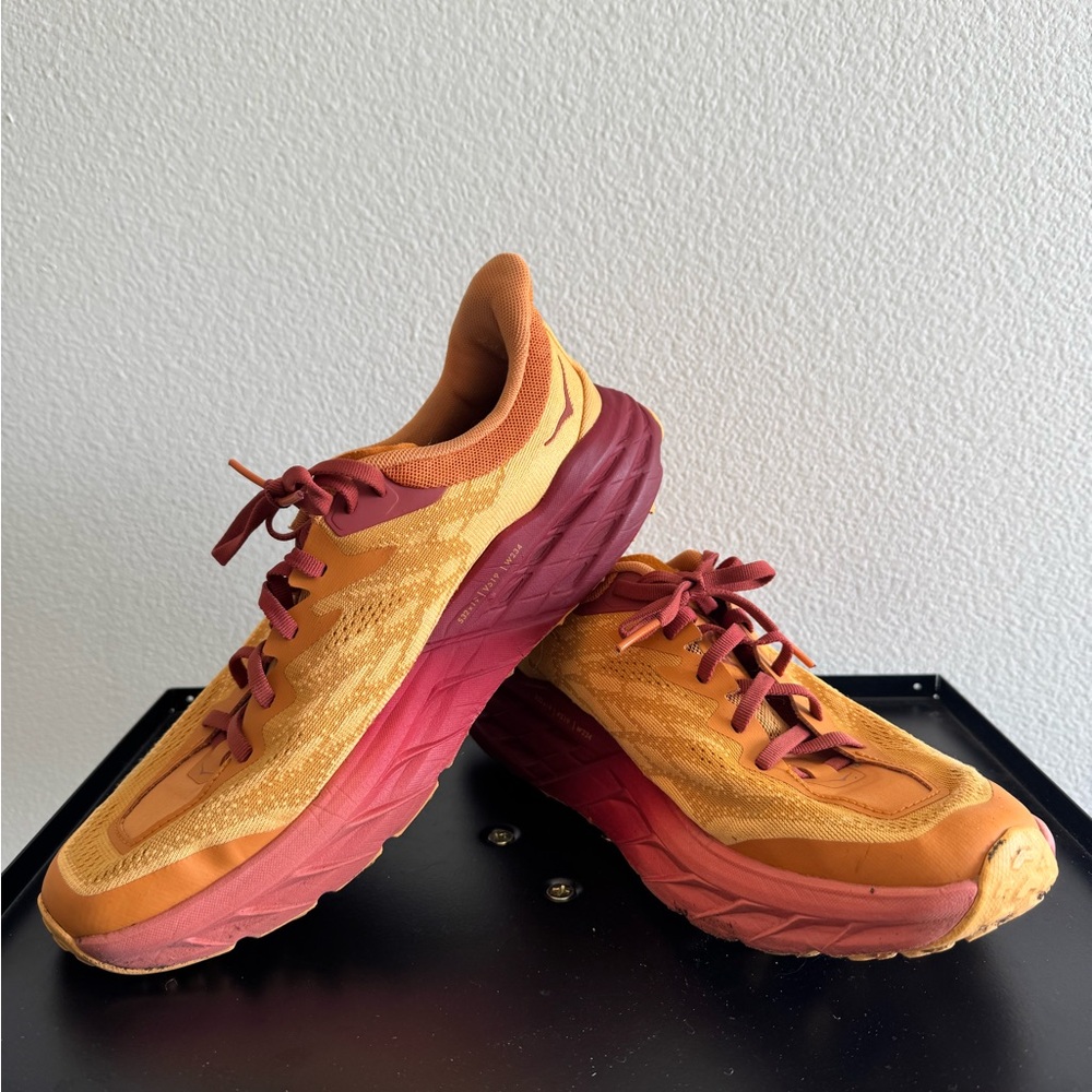 Hoka Women's Speedgoat 5 Sneaker Amber Haze/Sherbet